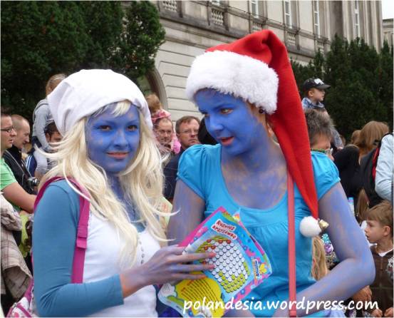 Iseng memfoto gadis Polandia ketika festival Smurf di Warsawa. Muka dicoret-coret aja masih cakep kan?